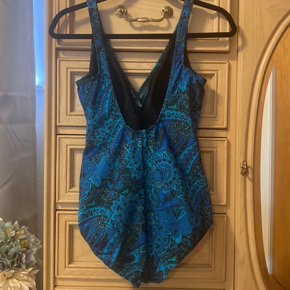 Miraclesuit One Piece - Picture 4 of 12